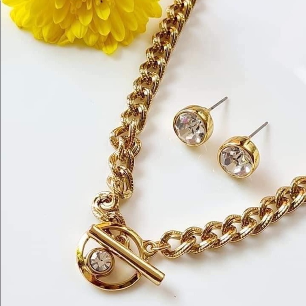 Collar y aretes de cuatro años de oro 18k